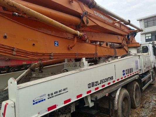 2012 ZoomLion 49M Kullanılmış Beton Pompa Kamyonu Benz Şasi içinde